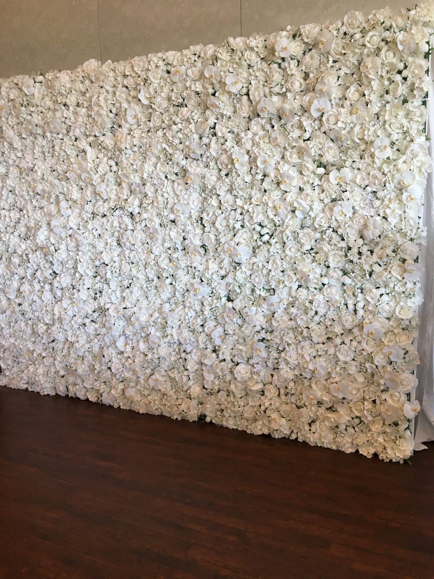 WHITE FLORAL WALL