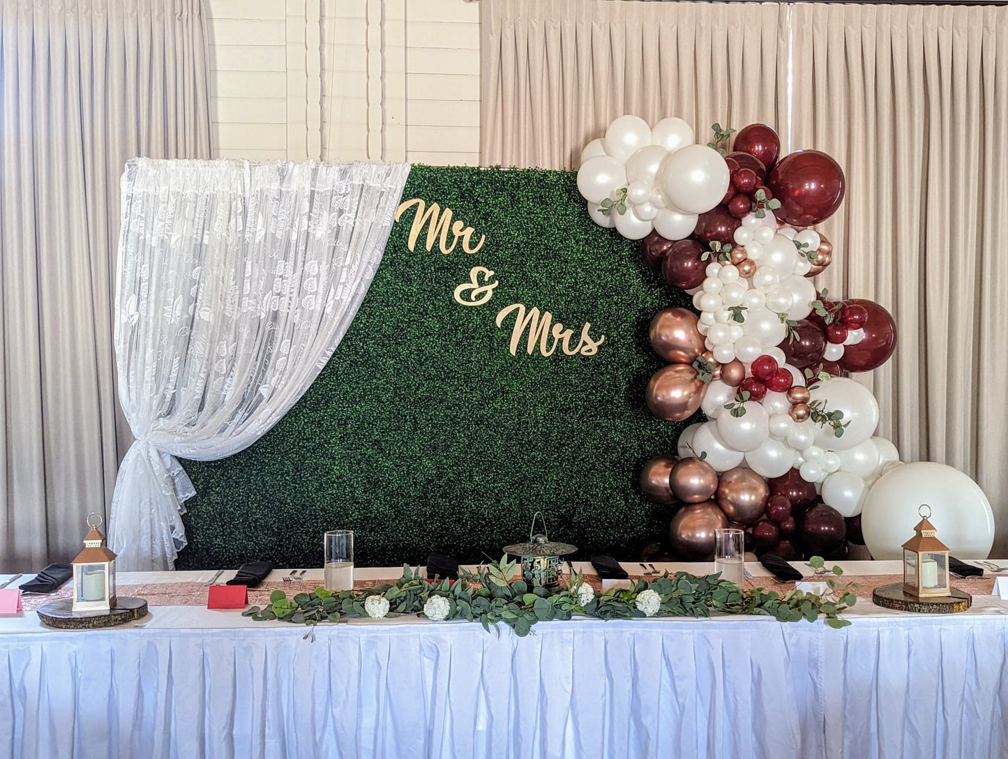 BOXWOOD BALLOON BACKDROP PACKAGE