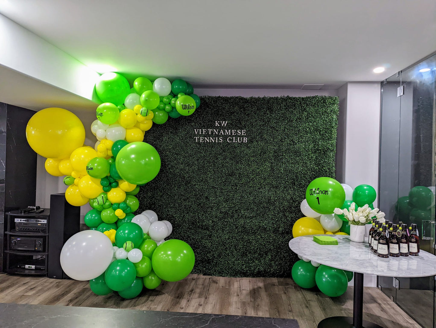 BOXWOOD BALLOON BACKDROP PACKAGE