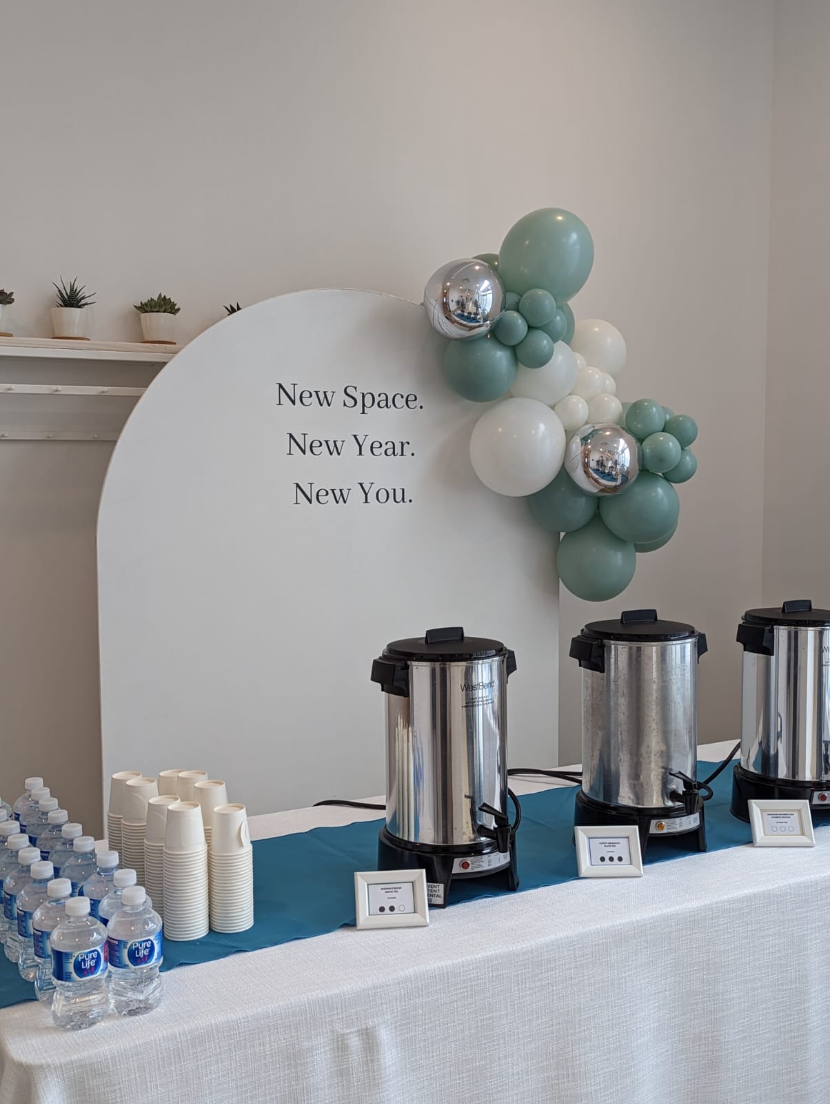 6.5FT ARCH SOLID BACKDROP