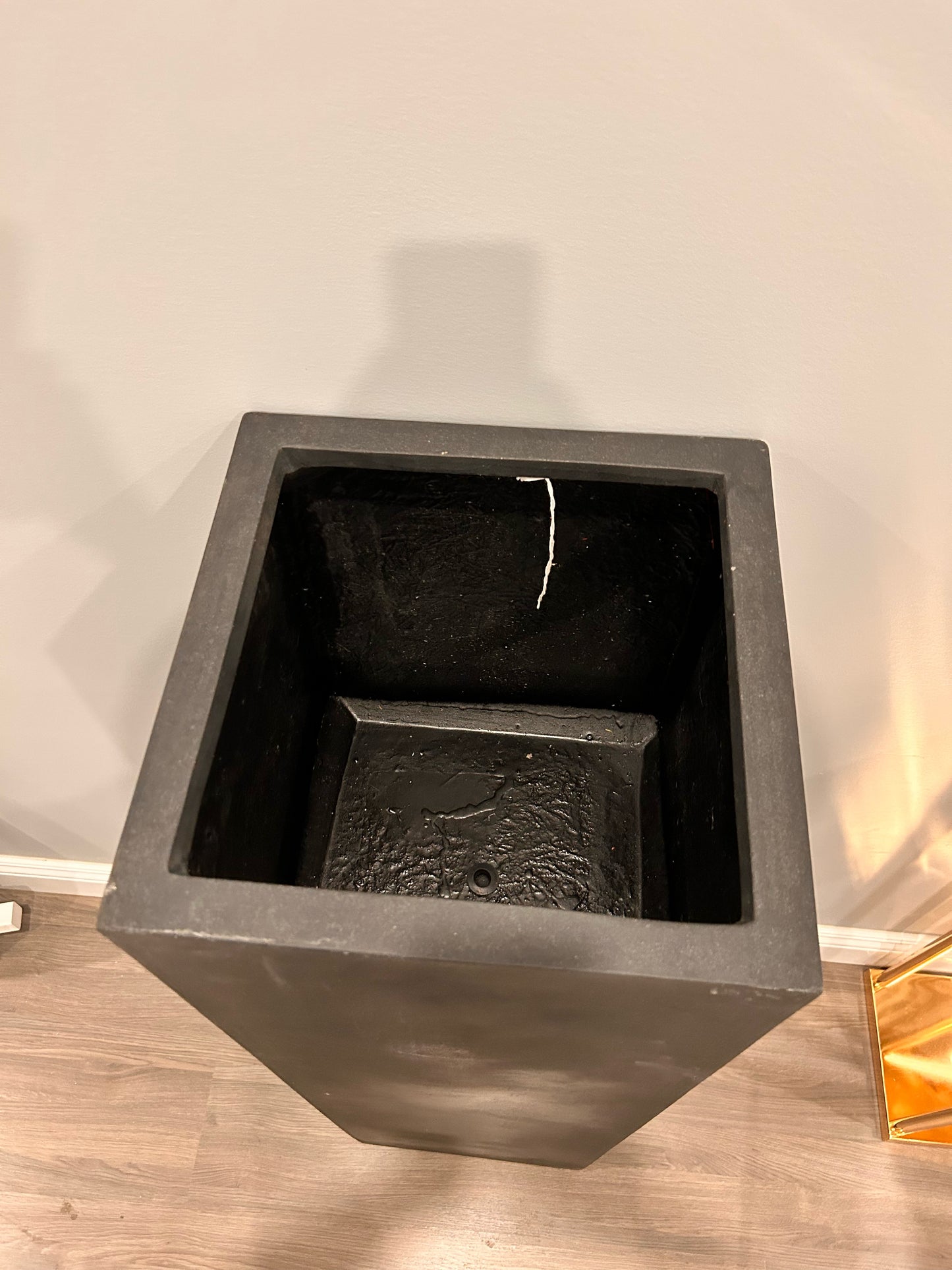 BLACK FIBERSTONE SQUARE POT