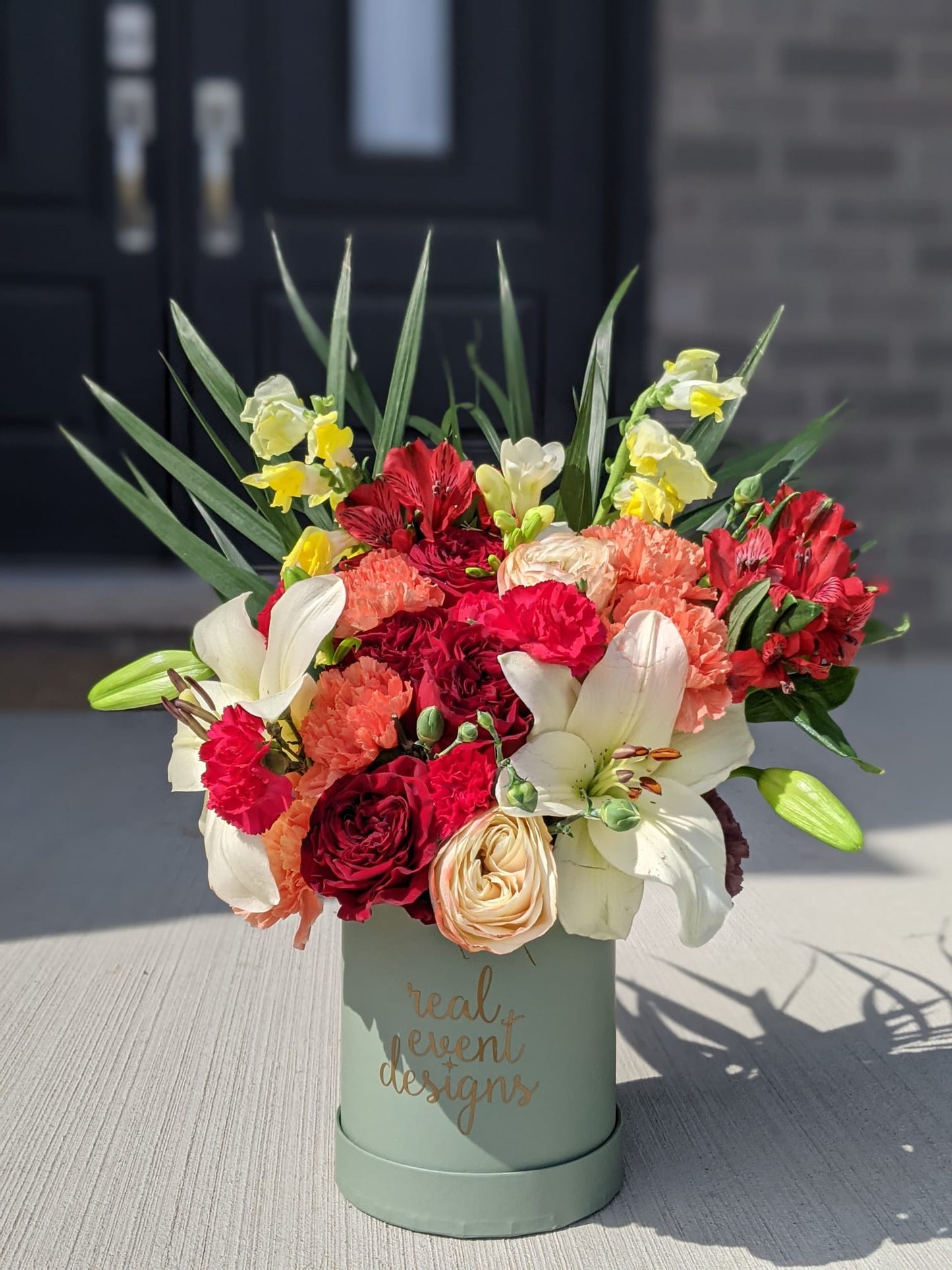 FRESH FLORAL BOX ARRANGEMENTS