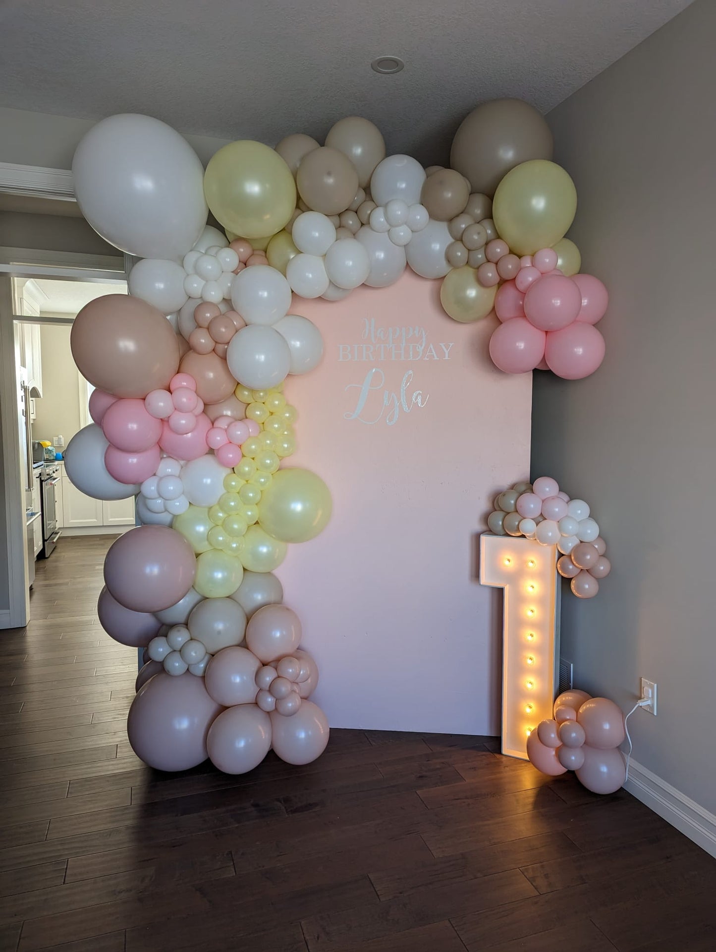 BALLOON ARCH