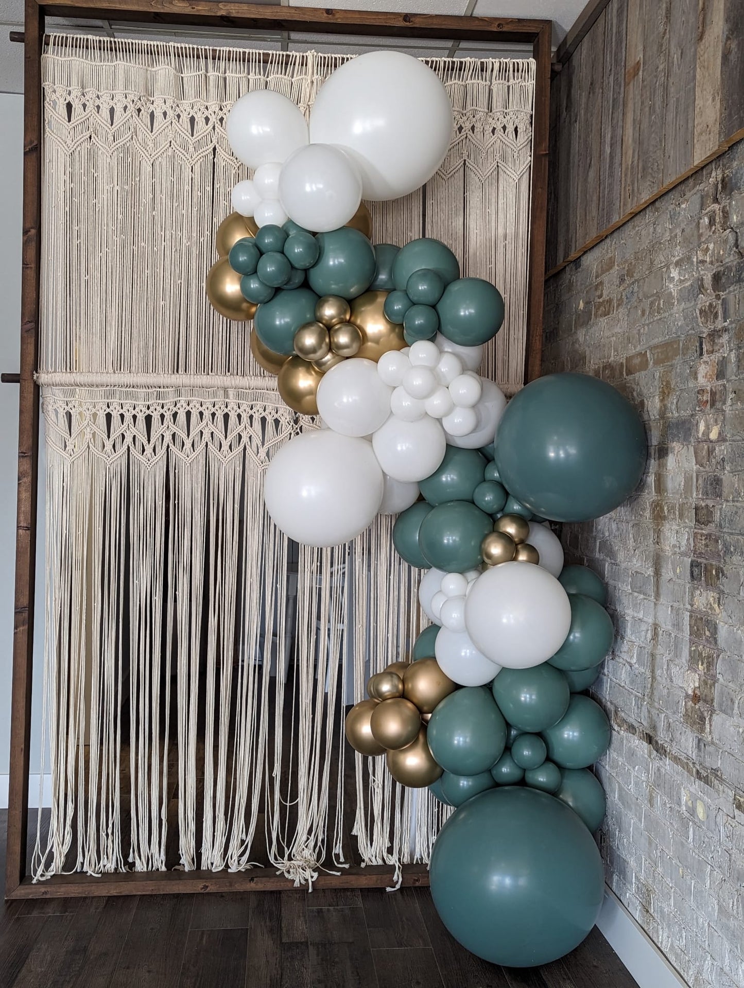 BALLOON ARCH