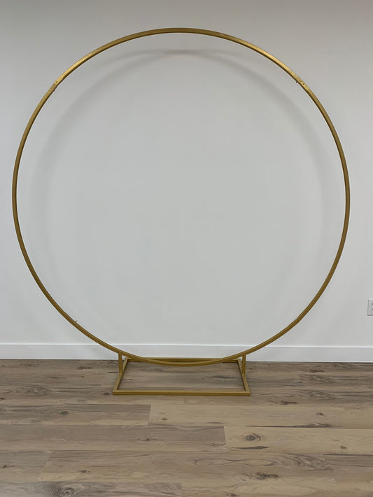 ROUND GOLD METAL ARCH