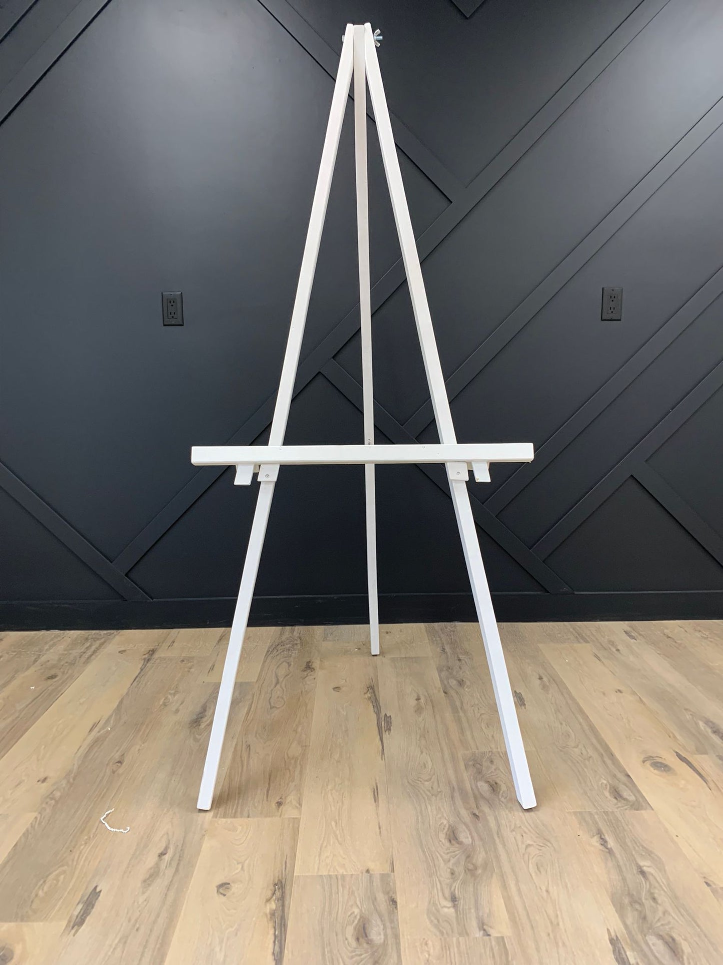 WHITE EASEL STAND – Real Event Designs